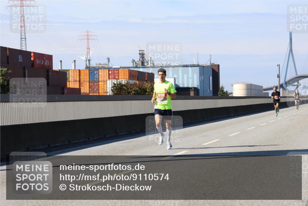 03.10.2025 - Köhlbrandbrückenlauf Strokosch-Dieckow http://msf.ph/oto/9110574 03.10.2025 12:35:16 Position 3  meine-sportfotos.de