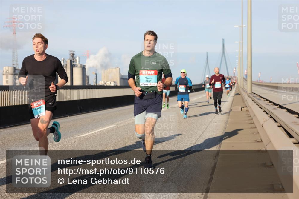 03.10.2025 - Köhlbrandbrückenlauf Lena Gebhardt http://msf.ph/oto/9110576 03.10.2025 09:41:39 Position 2 3763 meine-sportfotos.de