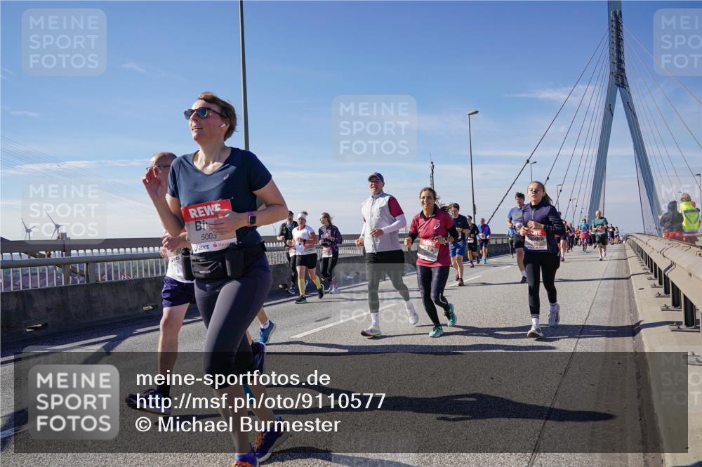 03.10.2025 - Köhlbrandbrückenlauf Michael Burmester http://msf.ph/oto/9110577 03.10.2025 12:52:56 Position 2 5003 meine-sportfotos.de