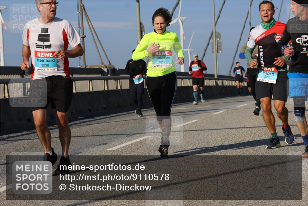 03.10.2025 - Köhlbrandbrückenlauf Strokosch-Dieckow http://msf.ph/oto/9110578 03.10.2025 09:42:32 Position 2 3236, 1312, 3053 meine-sportfotos.de