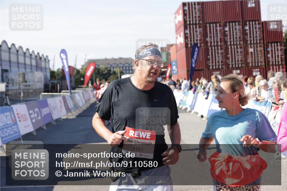 03.10.2025 - Köhlbrandbrückenlauf Jannik Wohlers http://msf.ph/oto/9110580 03.10.2025 13:30:13 Ziel 4459, 5038, 5079, 5151, 5153, 5161, 5174, 5398, 6219 meine-sportfotos.de