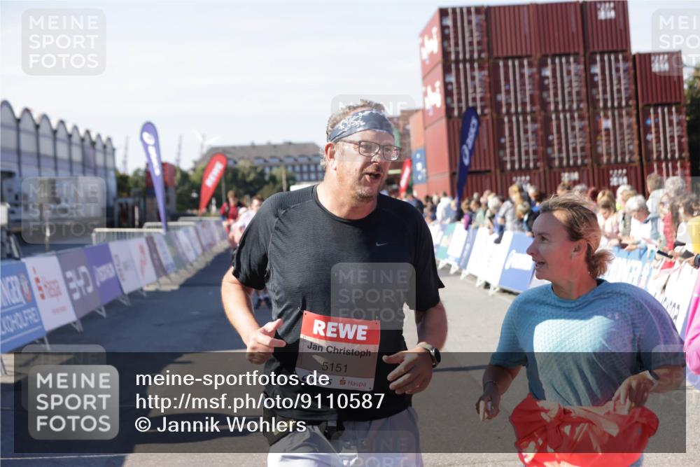 03.10.2025 - Köhlbrandbrückenlauf Jannik Wohlers http://msf.ph/oto/9110587 03.10.2025 13:30:13 Ziel 4459, 5038, 5079, 5151, 5153, 5161, 5174, 5398, 6219 meine-sportfotos.de