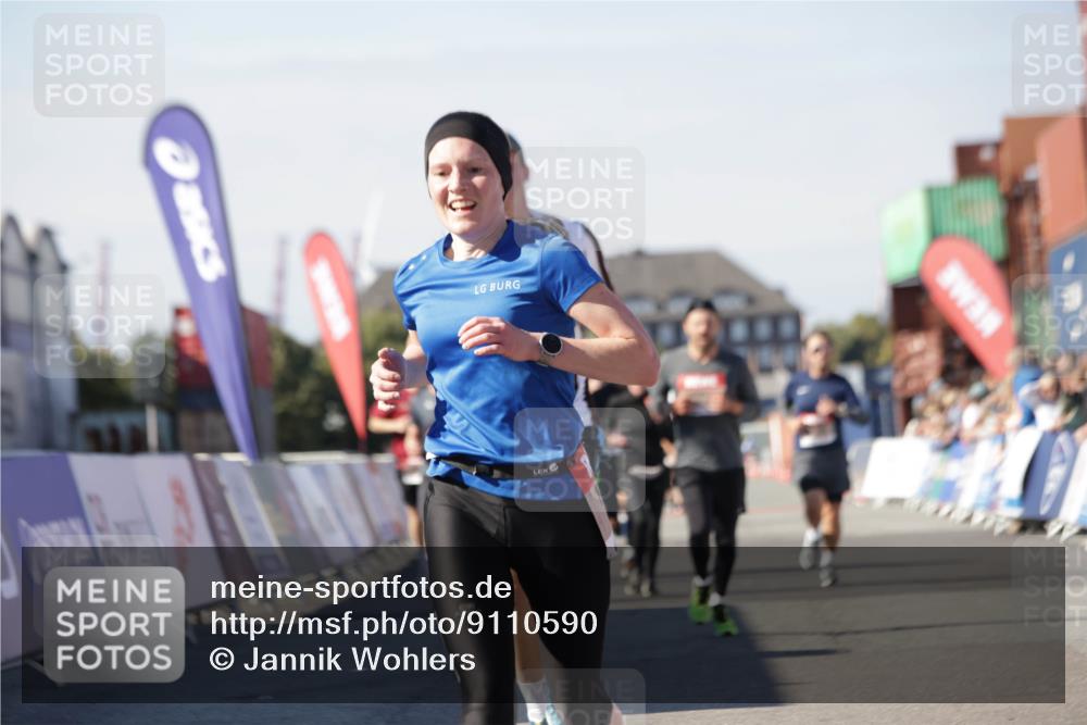 03.10.2025 - Köhlbrandbrückenlauf Jannik Wohlers http://msf.ph/oto/9110590 03.10.2025 13:00:27 Ziel 4163, 4172, 4250, 4275, 4622, 4850, 5664, 6236, 6490, 6707, 6714, 6760 meine-sportfotos.de