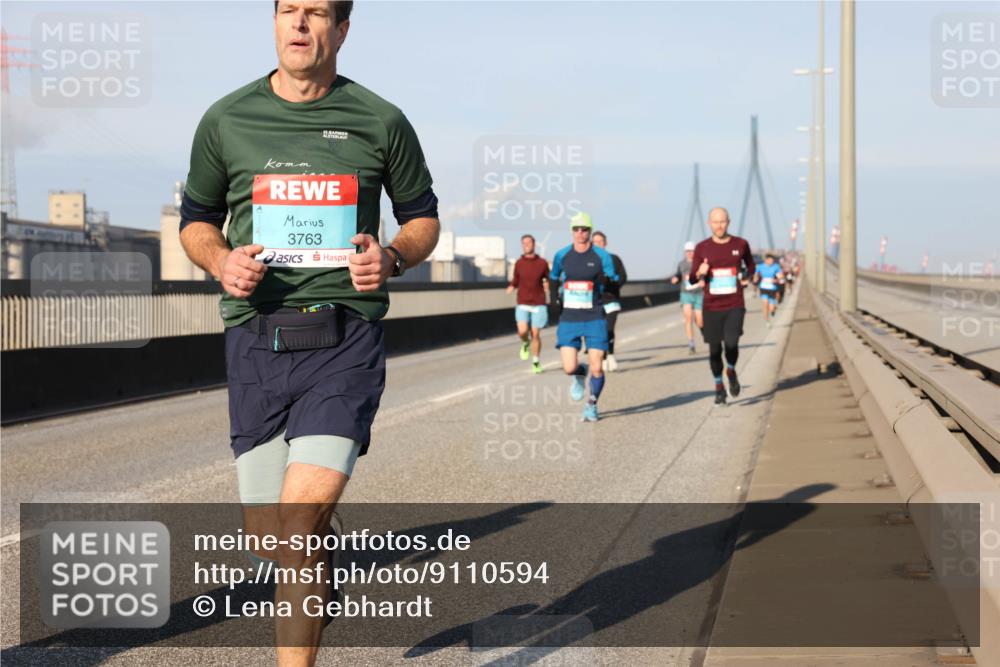 03.10.2025 - Köhlbrandbrückenlauf Lena Gebhardt http://msf.ph/oto/9110594 03.10.2025 09:41:40 Position 2 35, 3763 meine-sportfotos.de