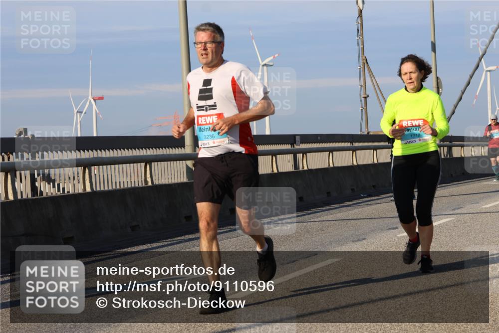 03.10.2025 - Köhlbrandbrückenlauf Strokosch-Dieckow http://msf.ph/oto/9110596 03.10.2025 09:42:32 Position 2 3236, 1312 meine-sportfotos.de