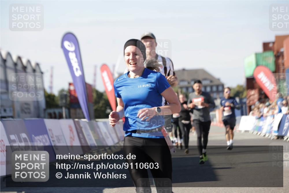 03.10.2025 - Köhlbrandbrückenlauf Jannik Wohlers http://msf.ph/oto/9110603 03.10.2025 13:00:27 Ziel 4163, 4172, 4250, 4275, 4622, 4850, 5664, 6236, 6490, 6707, 6714, 6760 meine-sportfotos.de
