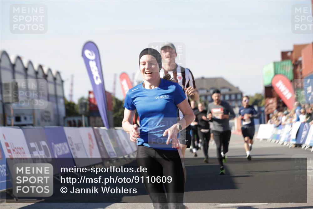 03.10.2025 - Köhlbrandbrückenlauf Jannik Wohlers http://msf.ph/oto/9110609 03.10.2025 13:00:27 Ziel 4163, 4172, 4250, 4275, 4622, 4850, 5664, 6236, 6490, 6707, 6714, 6760 meine-sportfotos.de