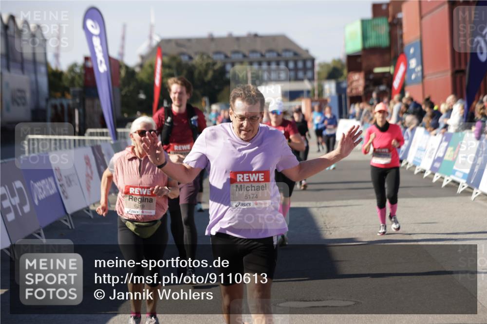 03.10.2025 - Köhlbrandbrückenlauf Jannik Wohlers http://msf.ph/oto/9110613 03.10.2025 13:30:18 Ziel 4823, 5038, 5079, 5151, 5153, 5157, 5161, 5174, 5233, 6219 meine-sportfotos.de