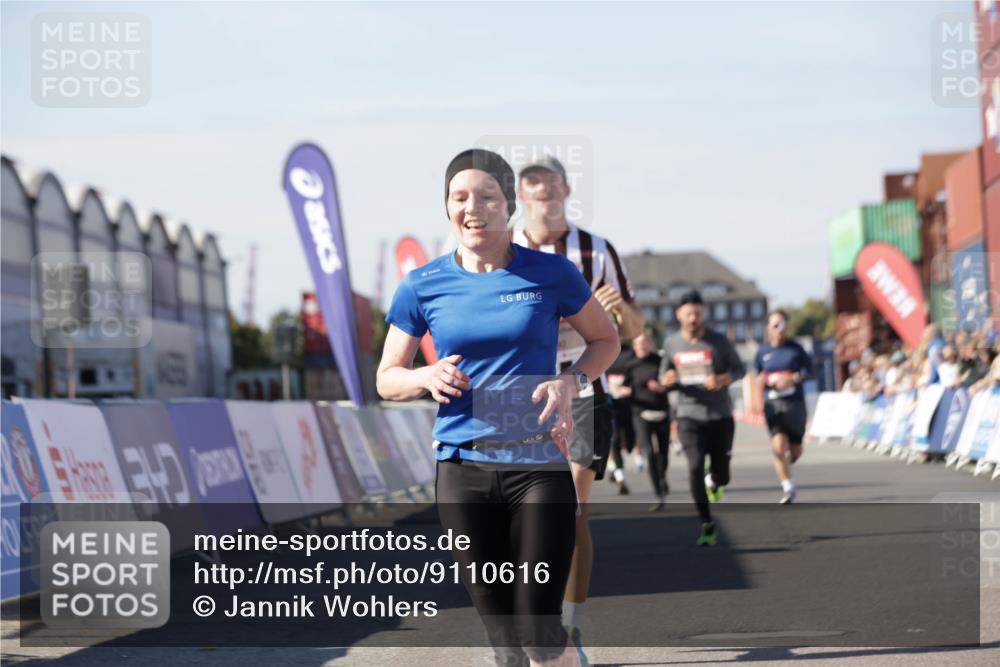 03.10.2025 - Köhlbrandbrückenlauf Jannik Wohlers http://msf.ph/oto/9110616 03.10.2025 13:00:27 Ziel 4163, 4172, 4250, 4275, 4622, 4850, 5664, 6236, 6490, 6707, 6714, 6760 meine-sportfotos.de
