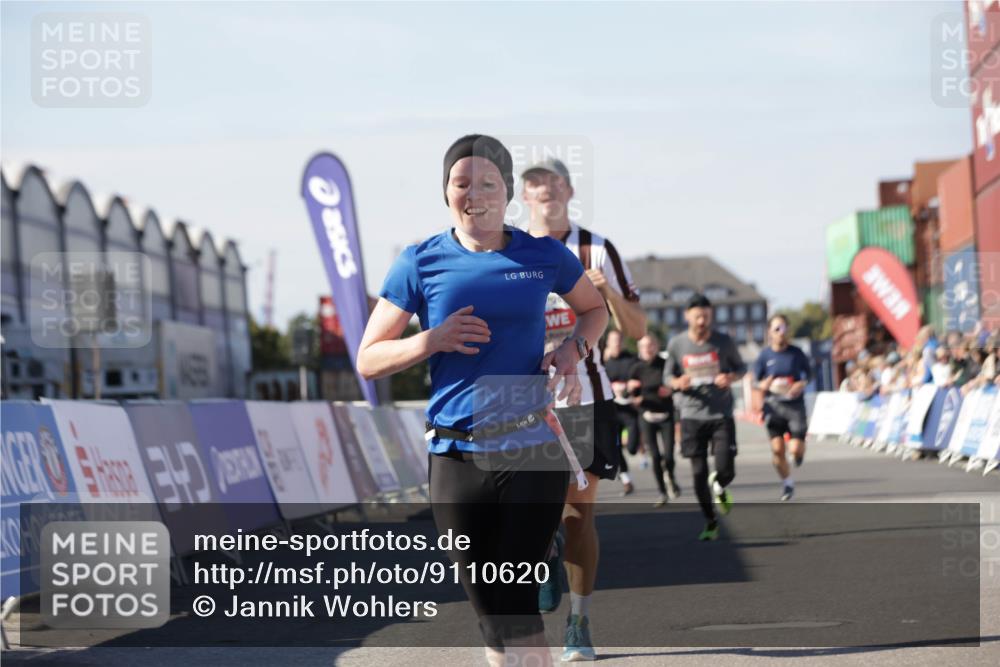 03.10.2025 - Köhlbrandbrückenlauf Jannik Wohlers http://msf.ph/oto/9110620 03.10.2025 13:00:27 Ziel 4163, 4172, 4250, 4275, 4622, 4850, 5664, 6236, 6490, 6707, 6714, 6760 meine-sportfotos.de