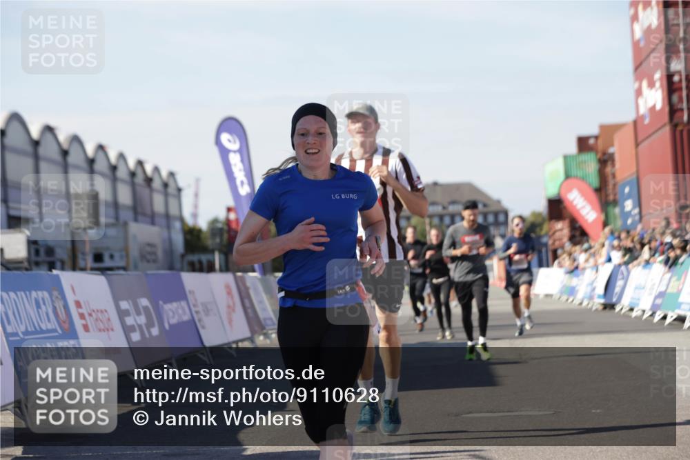 03.10.2025 - Köhlbrandbrückenlauf Jannik Wohlers http://msf.ph/oto/9110628 03.10.2025 13:00:27 Ziel 4163, 4172, 4250, 4275, 4622, 4850, 5664, 6236, 6490, 6707, 6714, 6760 meine-sportfotos.de