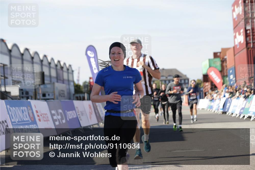 03.10.2025 - Köhlbrandbrückenlauf Jannik Wohlers http://msf.ph/oto/9110634 03.10.2025 13:00:27 Ziel 4163, 4172, 4250, 4275, 4622, 4850, 5664, 6236, 6490, 6707, 6714, 6760 meine-sportfotos.de