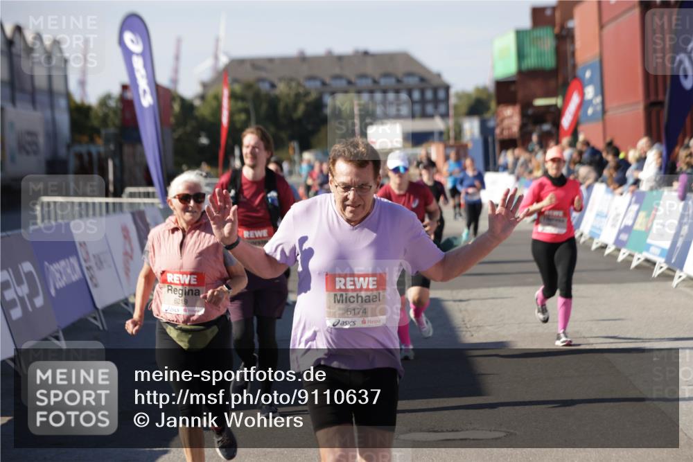 03.10.2025 - Köhlbrandbrückenlauf Jannik Wohlers http://msf.ph/oto/9110637 03.10.2025 13:30:18 Ziel 4823, 5038, 5079, 5151, 5153, 5157, 5161, 5174, 5233, 6219 meine-sportfotos.de
