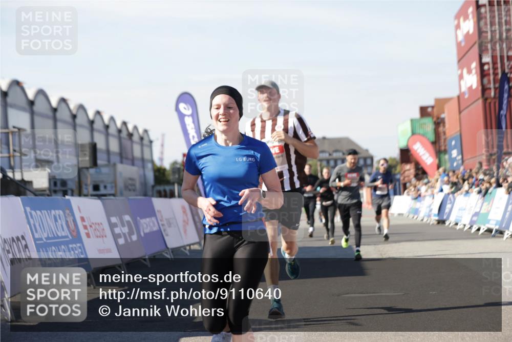03.10.2025 - Köhlbrandbrückenlauf Jannik Wohlers http://msf.ph/oto/9110640 03.10.2025 13:00:27 Ziel 4163, 4172, 4250, 4275, 4622, 4850, 5664, 6236, 6490, 6707, 6714, 6760 meine-sportfotos.de