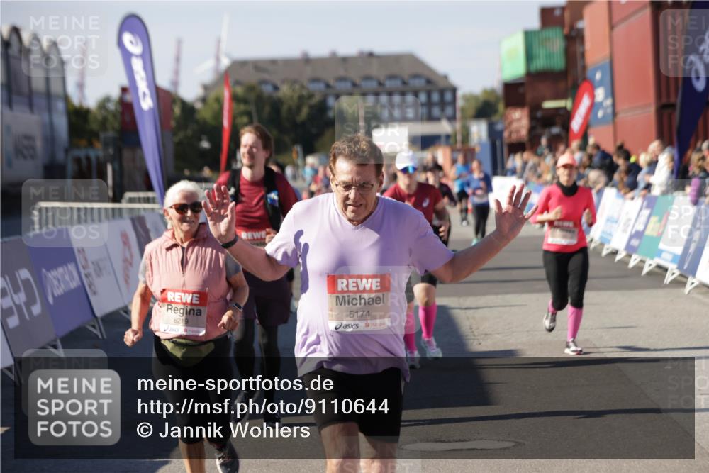 03.10.2025 - Köhlbrandbrückenlauf Jannik Wohlers http://msf.ph/oto/9110644 03.10.2025 13:30:18 Ziel 4823, 5038, 5079, 5151, 5153, 5157, 5161, 5174, 5233, 6219 meine-sportfotos.de