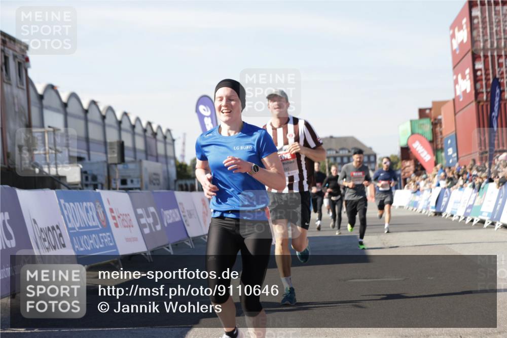 03.10.2025 - Köhlbrandbrückenlauf Jannik Wohlers http://msf.ph/oto/9110646 03.10.2025 13:00:28 Ziel 4163, 4172, 4250, 4275, 4622, 4850, 5664, 6236, 6490, 6707, 6714 meine-sportfotos.de