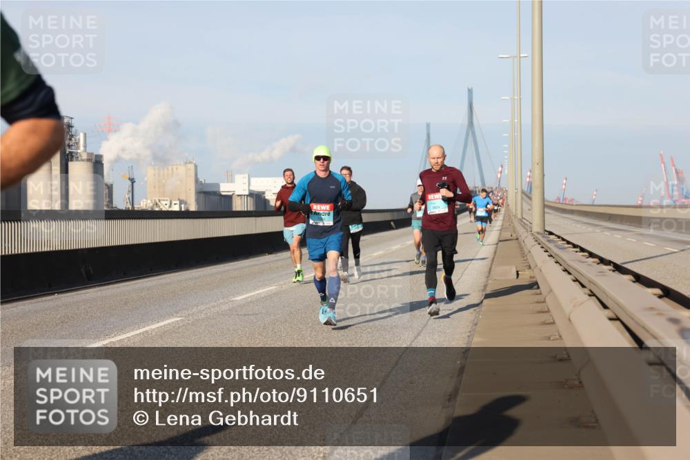 03.10.2025 - Köhlbrandbrückenlauf Lena Gebhardt http://msf.ph/oto/9110651 03.10.2025 09:41:40 Position 2 3834 meine-sportfotos.de