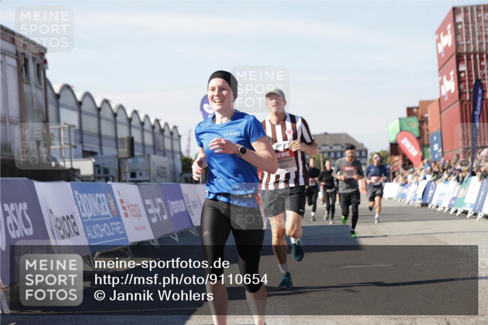 03.10.2025 - Köhlbrandbrückenlauf Jannik Wohlers http://msf.ph/oto/9110654 03.10.2025 13:00:28 Ziel 4163, 4172, 4250, 4275, 4622, 4850, 5664, 6236, 6490, 6707, 6714 meine-sportfotos.de