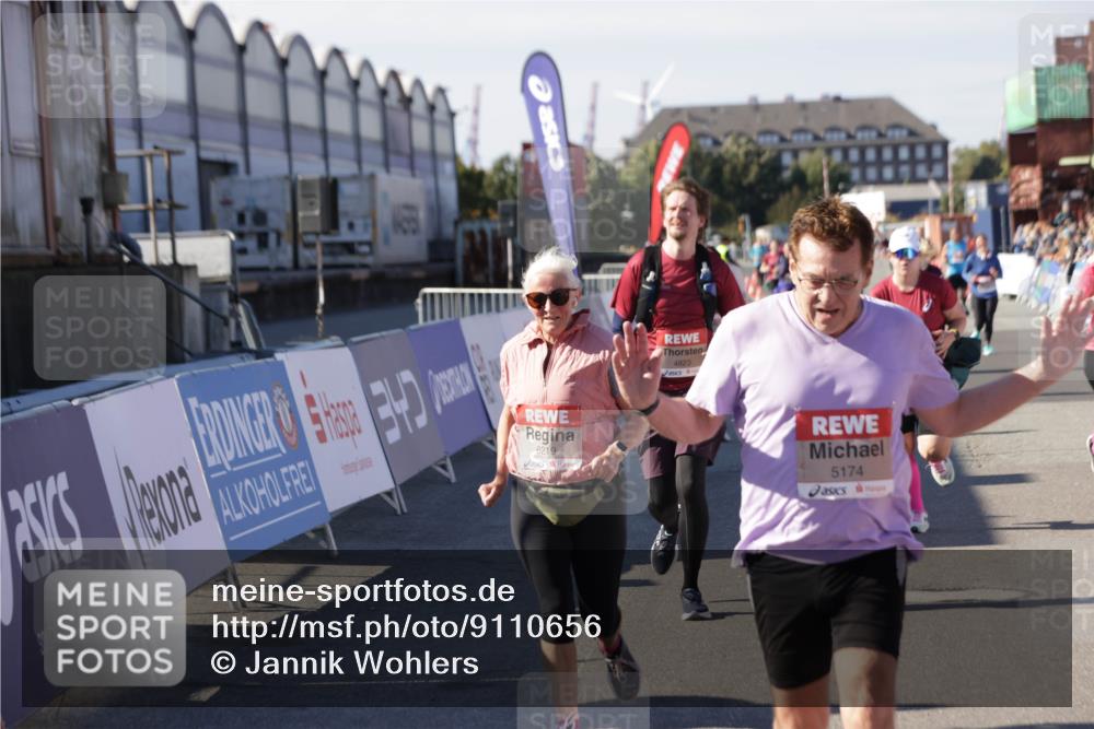 03.10.2025 - Köhlbrandbrückenlauf Jannik Wohlers http://msf.ph/oto/9110656 03.10.2025 13:30:19 Ziel 4823, 5038, 5079, 5151, 5153, 5157, 5161, 5174, 5233, 6078, 6219 meine-sportfotos.de