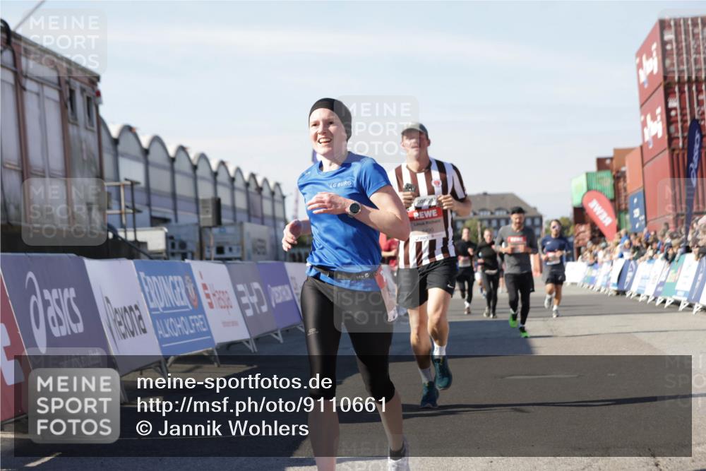 03.10.2025 - Köhlbrandbrückenlauf Jannik Wohlers http://msf.ph/oto/9110661 03.10.2025 13:00:28 Ziel 4163, 4172, 4250, 4275, 4622, 4850, 5664, 6236, 6490, 6707, 6714 meine-sportfotos.de