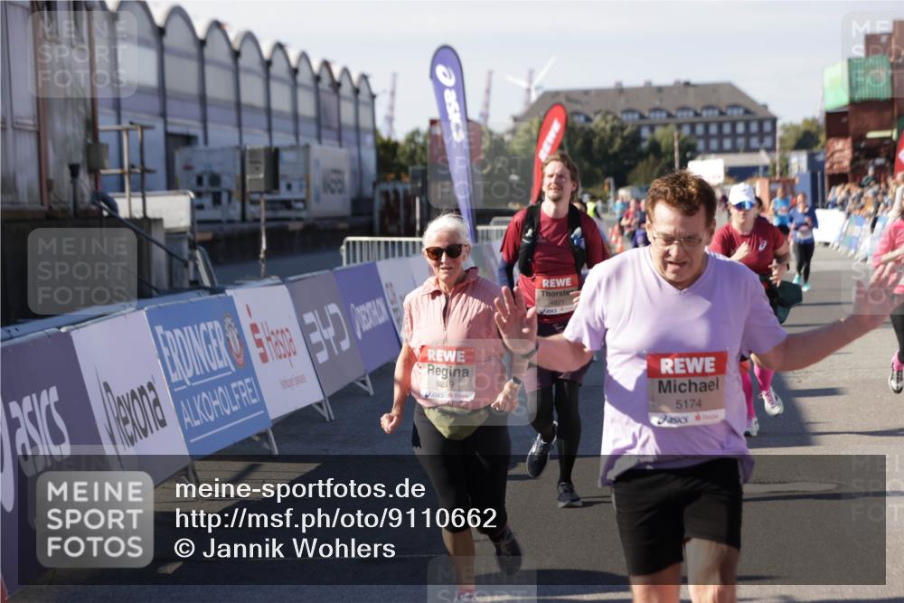 03.10.2025 - Köhlbrandbrückenlauf Jannik Wohlers http://msf.ph/oto/9110662 03.10.2025 13:30:19 Ziel 4823, 5038, 5079, 5151, 5153, 5157, 5161, 5174, 5233, 6078, 6219 meine-sportfotos.de