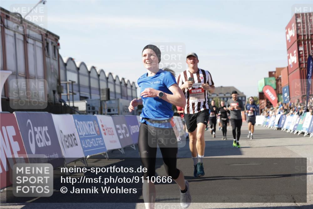 03.10.2025 - Köhlbrandbrückenlauf Jannik Wohlers http://msf.ph/oto/9110666 03.10.2025 13:00:28 Ziel 4163, 4172, 4250, 4275, 4622, 4850, 5664, 6236, 6490, 6707, 6714 meine-sportfotos.de