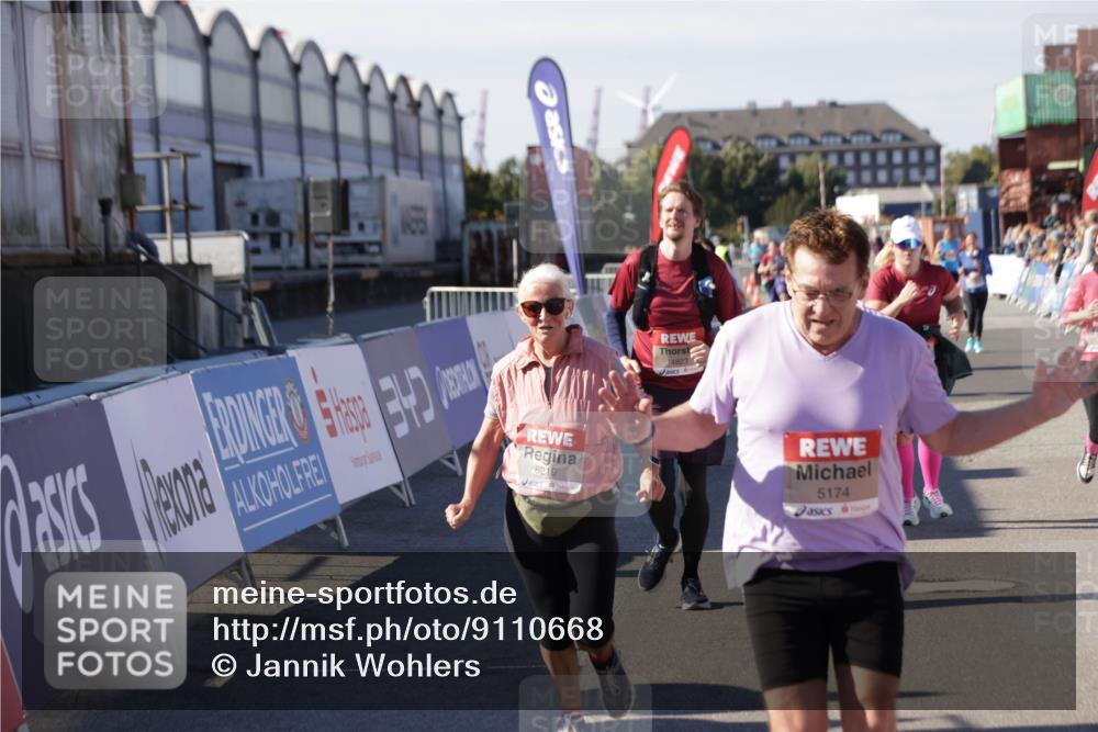03.10.2025 - Köhlbrandbrückenlauf Jannik Wohlers http://msf.ph/oto/9110668 03.10.2025 13:30:19 Ziel 4823, 5038, 5079, 5151, 5153, 5157, 5161, 5174, 5233, 6078, 6219 meine-sportfotos.de