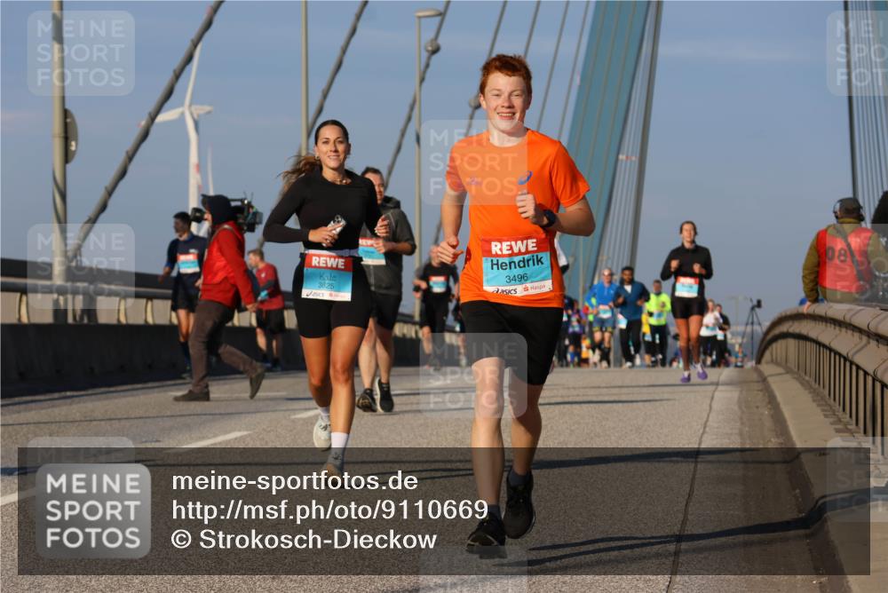03.10.2025 - Köhlbrandbrückenlauf Strokosch-Dieckow http://msf.ph/oto/9110669 03.10.2025 09:42:39 Position 2 3825, 3496, 08 meine-sportfotos.de