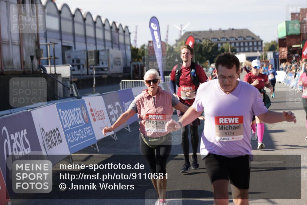 03.10.2025 - Köhlbrandbrückenlauf Jannik Wohlers http://msf.ph/oto/9110681 03.10.2025 13:30:19 Ziel 4823, 5038, 5079, 5151, 5153, 5157, 5161, 5174, 5233, 6078, 6219 meine-sportfotos.de
