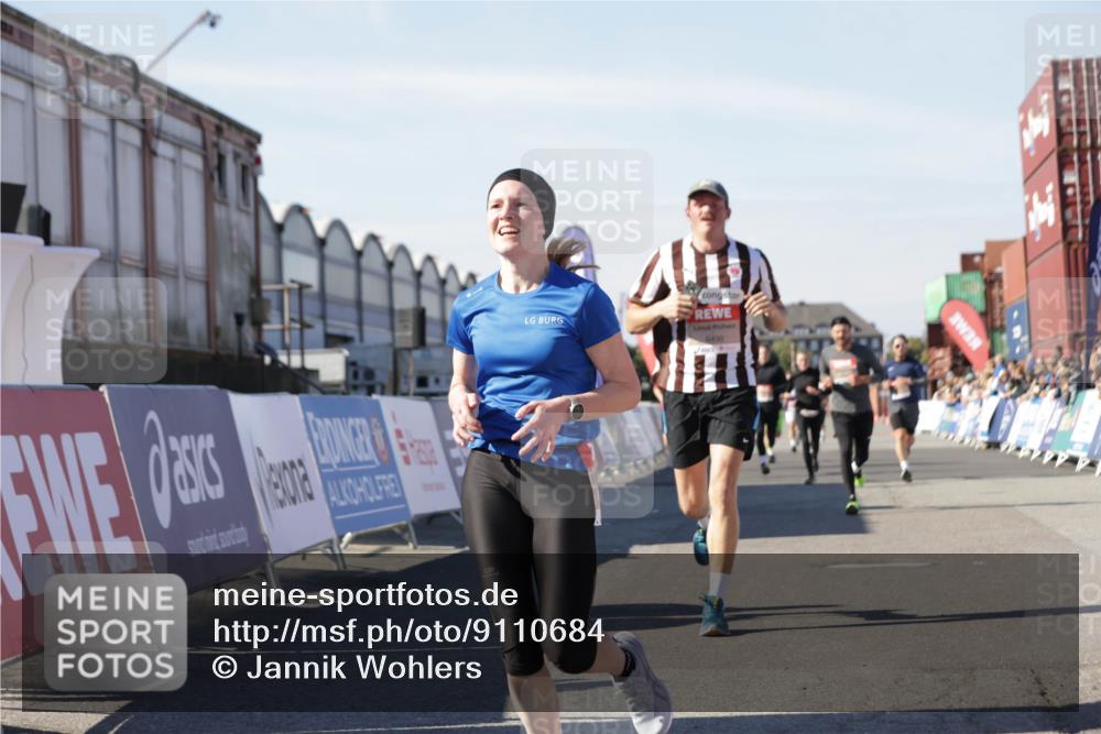 03.10.2025 - Köhlbrandbrückenlauf Jannik Wohlers http://msf.ph/oto/9110684 03.10.2025 13:00:28 Ziel 4163, 4172, 4250, 4275, 4622, 4850, 5664, 6236, 6490, 6707, 6714 meine-sportfotos.de