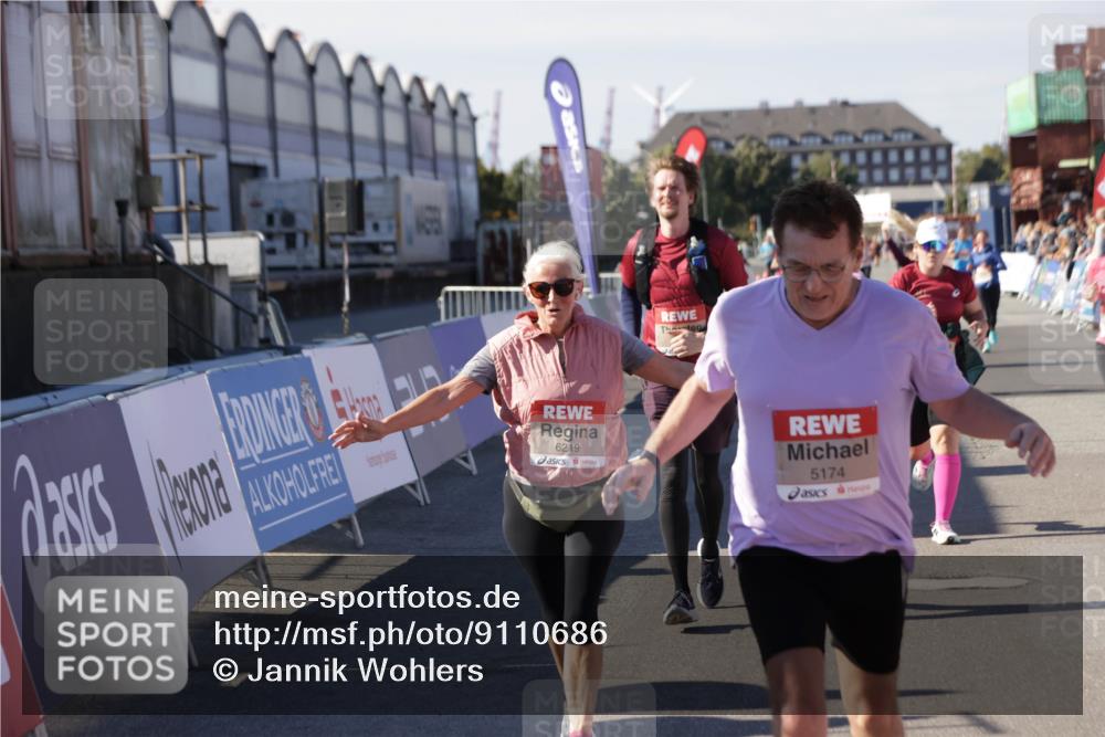 03.10.2025 - Köhlbrandbrückenlauf Jannik Wohlers http://msf.ph/oto/9110686 03.10.2025 13:30:19 Ziel 4823, 5038, 5079, 5151, 5153, 5157, 5161, 5174, 5233, 6078, 6219 meine-sportfotos.de