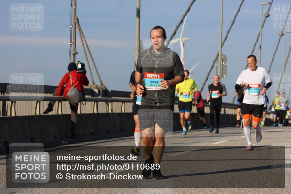 03.10.2025 - Köhlbrandbrückenlauf Strokosch-Dieckow http://msf.ph/oto/9110689 03.10.2025 09:42:43 Position 2 3721, 2672 meine-sportfotos.de
