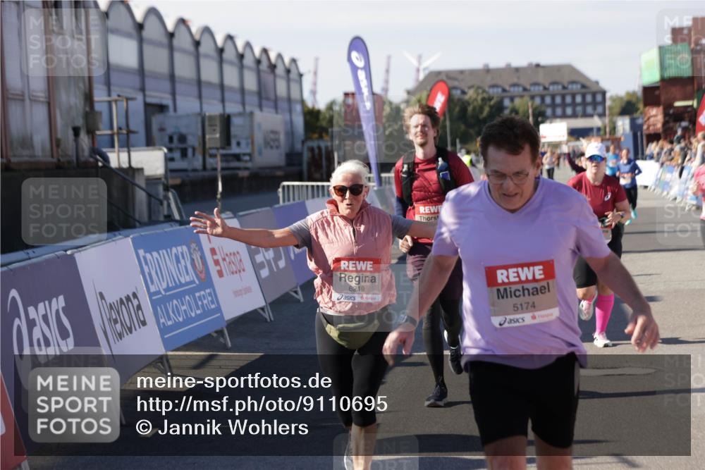 03.10.2025 - Köhlbrandbrückenlauf Jannik Wohlers http://msf.ph/oto/9110695 03.10.2025 13:30:19 Ziel 4823, 5038, 5079, 5151, 5153, 5157, 5161, 5174, 5233, 6078, 6219 meine-sportfotos.de