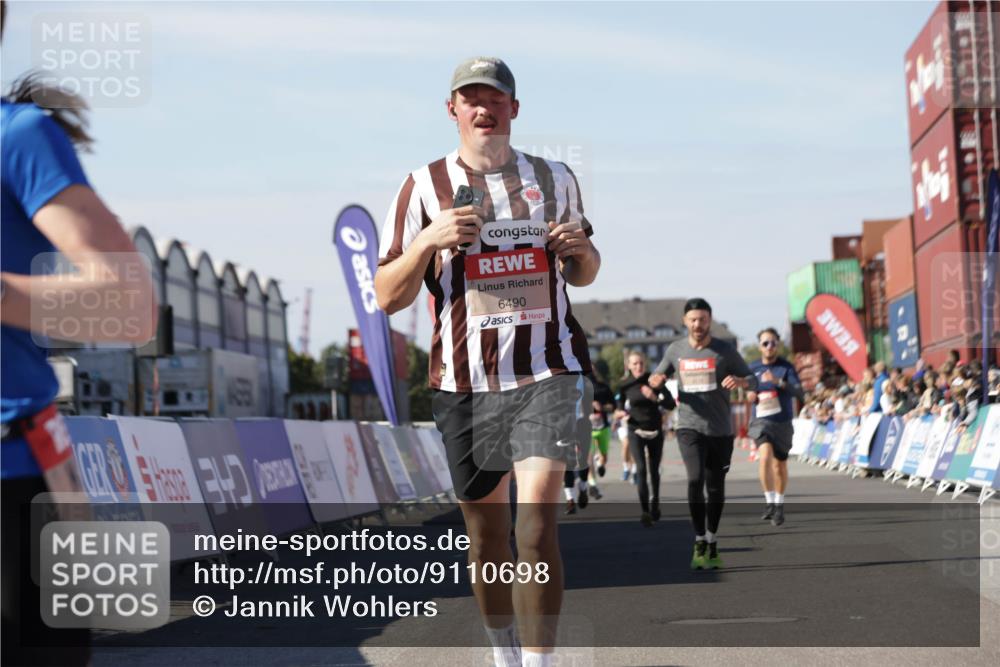 03.10.2025 - Köhlbrandbrückenlauf Jannik Wohlers http://msf.ph/oto/9110698 03.10.2025 13:00:28 Ziel 4163, 4172, 4250, 4275, 4622, 4850, 5664, 6236, 6490, 6707, 6714 meine-sportfotos.de