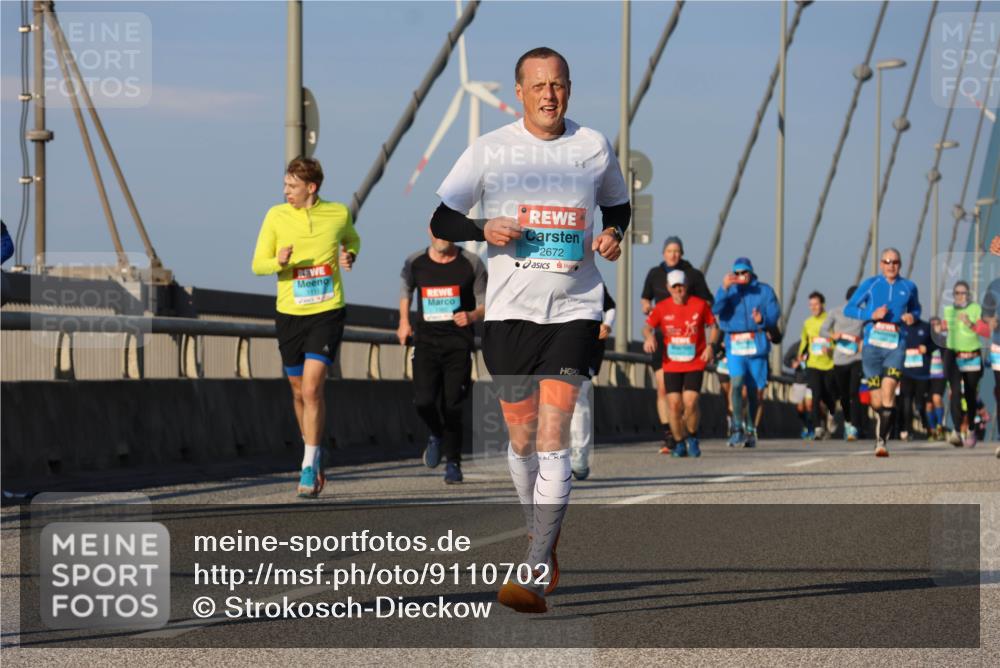 03.10.2025 - Köhlbrandbrückenlauf Strokosch-Dieckow http://msf.ph/oto/9110702 03.10.2025 09:42:46 Position 2 2672 meine-sportfotos.de