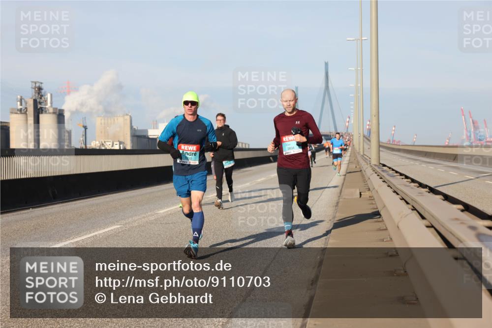 03.10.2025 - Köhlbrandbrückenlauf Lena Gebhardt http://msf.ph/oto/9110703 03.10.2025 09:41:41 Position 2 1050, 3834 meine-sportfotos.de