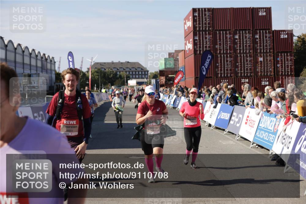 03.10.2025 - Köhlbrandbrückenlauf Jannik Wohlers http://msf.ph/oto/9110708 03.10.2025 13:30:21 Ziel 4823, 4927, 5017, 5038, 5060, 5079, 5151, 5153, 5157, 5161, 5174, 5233, 6078, 6219 meine-sportfotos.de