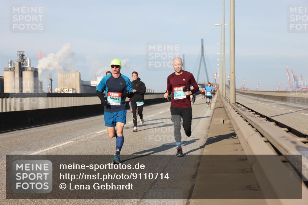 03.10.2025 - Köhlbrandbrückenlauf Lena Gebhardt http://msf.ph/oto/9110714 03.10.2025 09:41:41 Position 2 1050, 3834, 3 meine-sportfotos.de