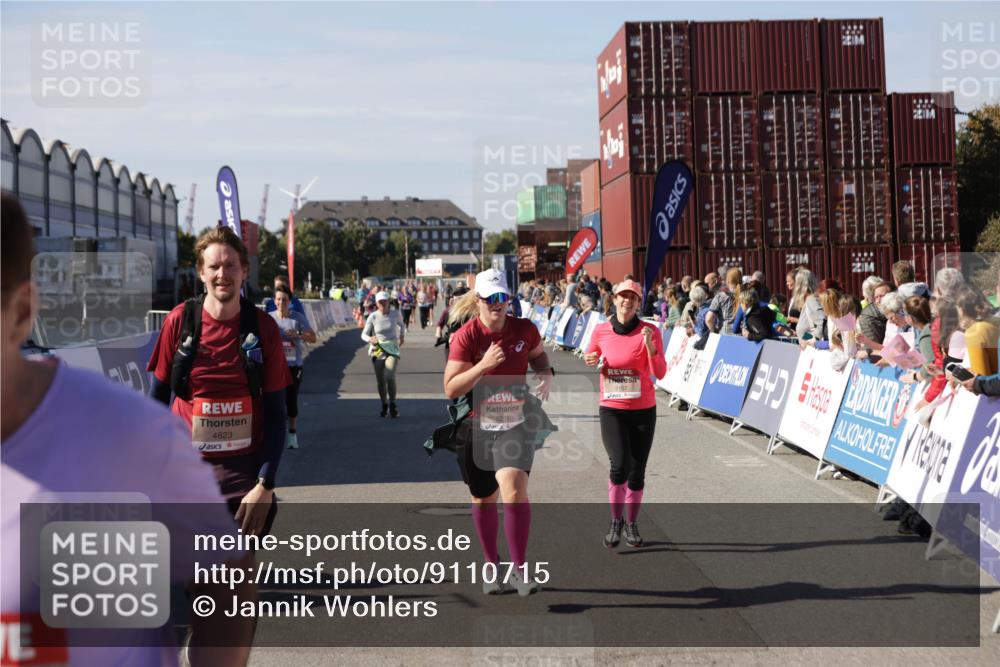 03.10.2025 - Köhlbrandbrückenlauf Jannik Wohlers http://msf.ph/oto/9110715 03.10.2025 13:30:21 Ziel 4823, 4927, 5017, 5038, 5060, 5079, 5151, 5153, 5157, 5161, 5174, 5233, 6078, 6219 meine-sportfotos.de