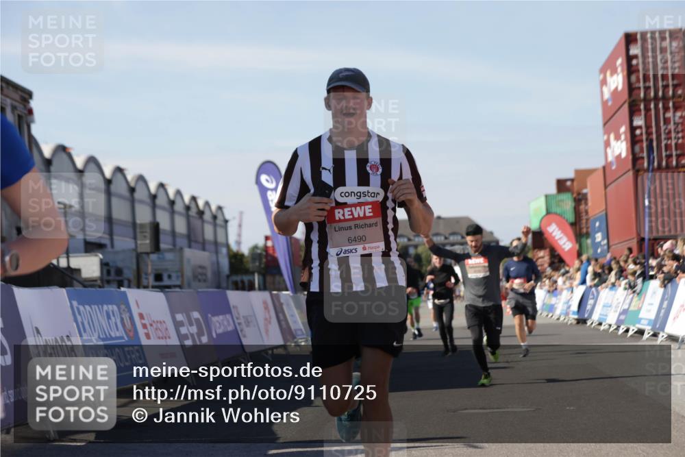 03.10.2025 - Köhlbrandbrückenlauf Jannik Wohlers http://msf.ph/oto/9110725 03.10.2025 13:00:29 Ziel 4163, 4172, 4275, 4299, 4622, 4850, 5664, 6236, 6373, 6490, 6707, 6714 meine-sportfotos.de