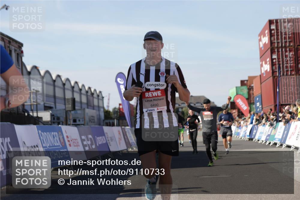 03.10.2025 - Köhlbrandbrückenlauf Jannik Wohlers http://msf.ph/oto/9110733 03.10.2025 13:00:29 Ziel 4163, 4172, 4275, 4299, 4622, 4850, 5664, 6236, 6373, 6490, 6707, 6714 meine-sportfotos.de