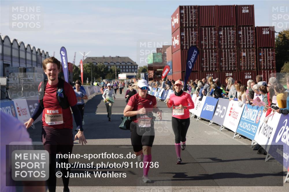 03.10.2025 - Köhlbrandbrückenlauf Jannik Wohlers http://msf.ph/oto/9110736 03.10.2025 13:30:21 Ziel 4823, 4927, 5017, 5038, 5060, 5079, 5151, 5153, 5157, 5161, 5174, 5233, 6078, 6219 meine-sportfotos.de