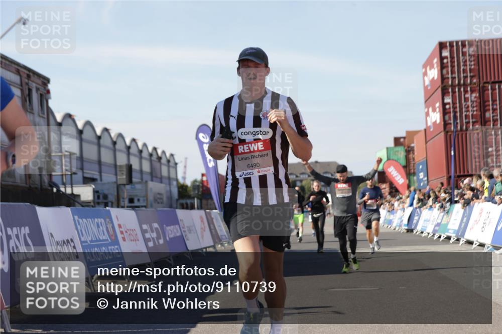 03.10.2025 - Köhlbrandbrückenlauf Jannik Wohlers http://msf.ph/oto/9110739 03.10.2025 13:00:29 Ziel 4163, 4172, 4275, 4299, 4622, 4850, 5664, 6236, 6373, 6490, 6707, 6714 meine-sportfotos.de