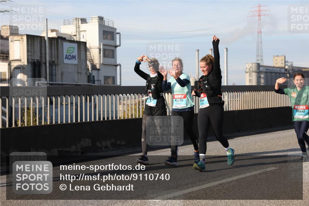 03.10.2025 - Köhlbrandbrückenlauf Lena Gebhardt http://msf.ph/oto/9110740 03.10.2025 10:15:15 Position 2 2927, 2898 meine-sportfotos.de
