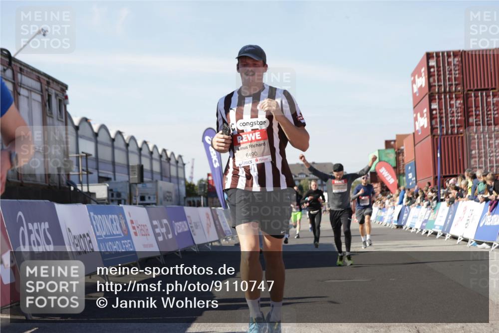 03.10.2025 - Köhlbrandbrückenlauf Jannik Wohlers http://msf.ph/oto/9110747 03.10.2025 13:00:29 Ziel 4163, 4172, 4275, 4299, 4622, 4850, 5664, 6236, 6373, 6490, 6707, 6714 meine-sportfotos.de