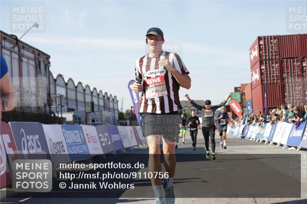 03.10.2025 - Köhlbrandbrückenlauf Jannik Wohlers http://msf.ph/oto/9110756 03.10.2025 13:00:29 Ziel 4163, 4172, 4275, 4299, 4622, 4850, 5664, 6236, 6373, 6490, 6707, 6714 meine-sportfotos.de