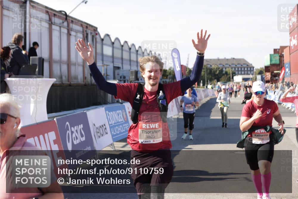 03.10.2025 - Köhlbrandbrückenlauf Jannik Wohlers http://msf.ph/oto/9110759 03.10.2025 13:30:22 Ziel 4823, 4927, 5017, 5060, 5079, 5157, 5174, 5233, 6078, 6219 meine-sportfotos.de