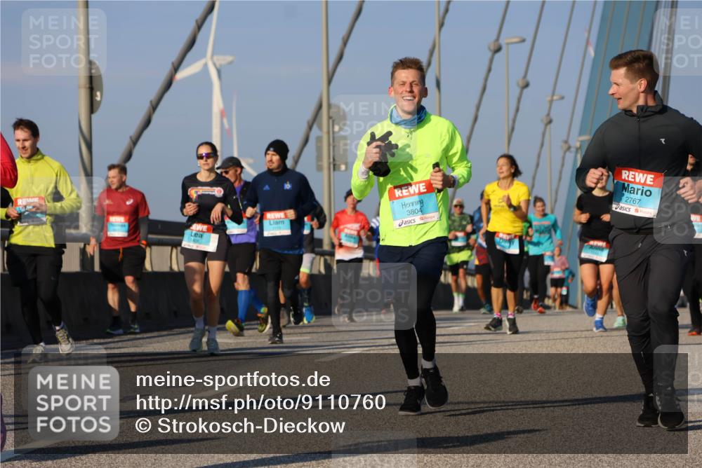 03.10.2025 - Köhlbrandbrückenlauf Strokosch-Dieckow http://msf.ph/oto/9110760 03.10.2025 09:42:58 Position 2 3804, 2767, 1406 meine-sportfotos.de