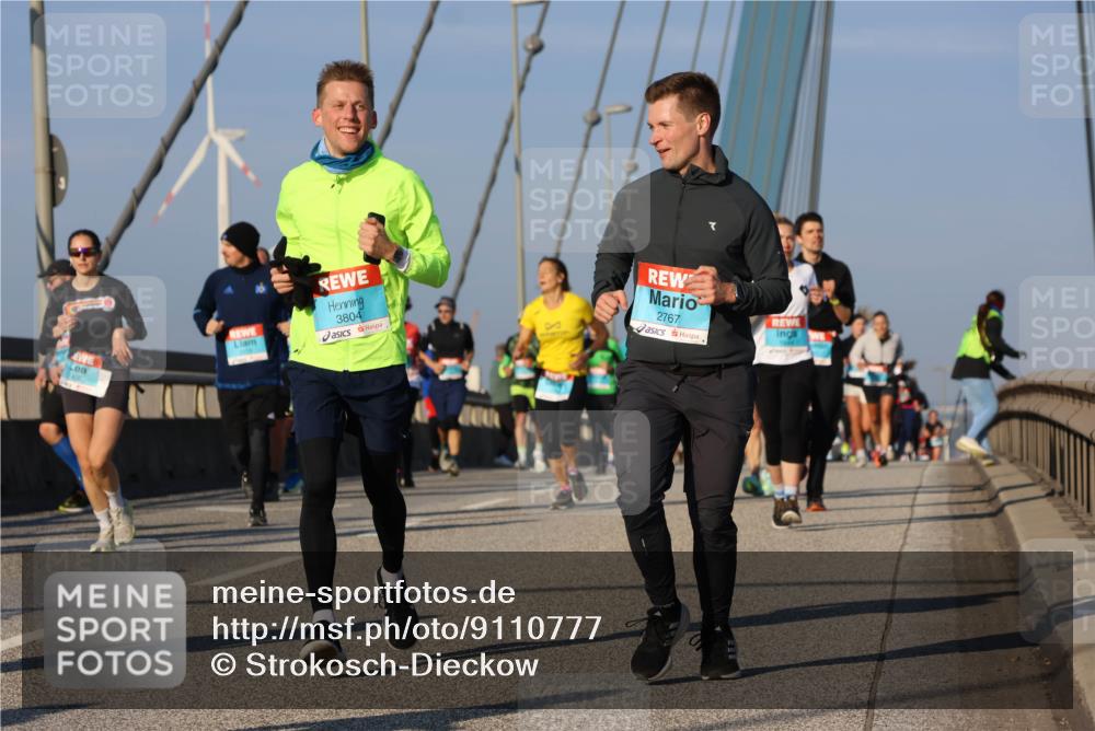 03.10.2025 - Köhlbrandbrückenlauf Strokosch-Dieckow http://msf.ph/oto/9110777 03.10.2025 09:42:59 Position 2 406, 3804, 2767, 9 meine-sportfotos.de