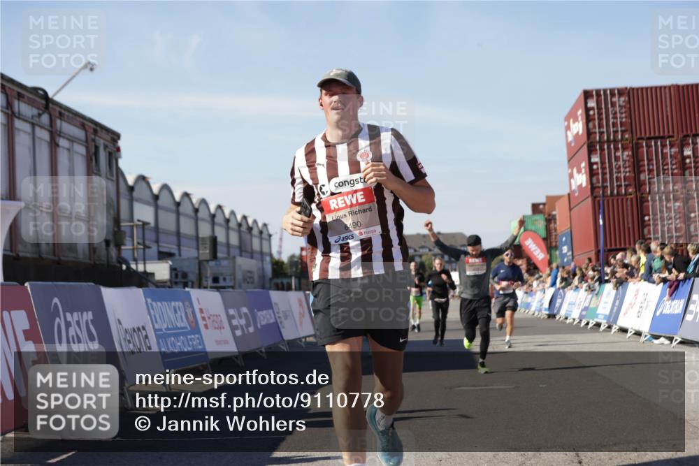 03.10.2025 - Köhlbrandbrückenlauf Jannik Wohlers http://msf.ph/oto/9110778 03.10.2025 13:00:29 Ziel 4163, 4172, 4275, 4299, 4622, 4850, 5664, 6236, 6373, 6490, 6707, 6714 meine-sportfotos.de